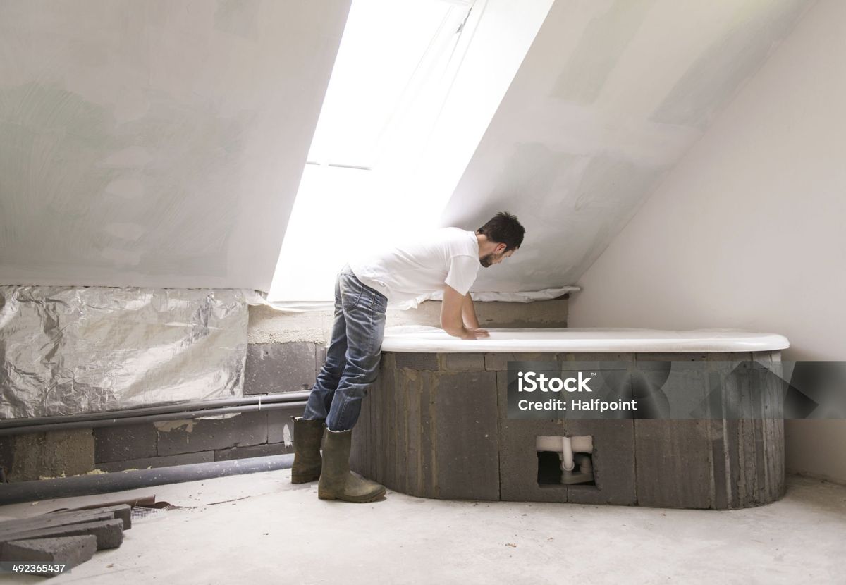 Einbau einer Badewanne im Dachgeschoss